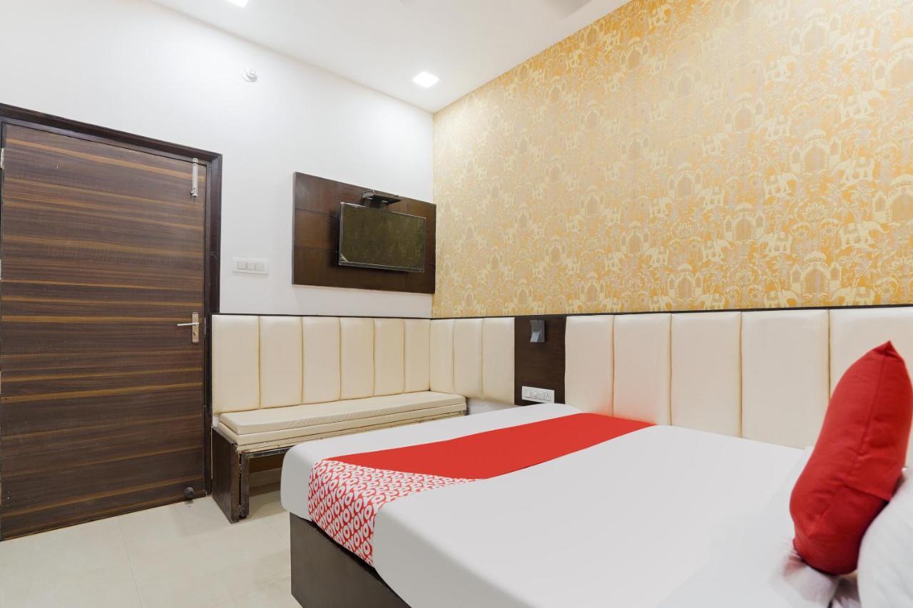 Отель Oyo 48489 Adarsh Plaza Сахаранпур Экстерьер фото